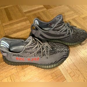 adidas Yeezy Boost 350 V2
Beluga 2.0